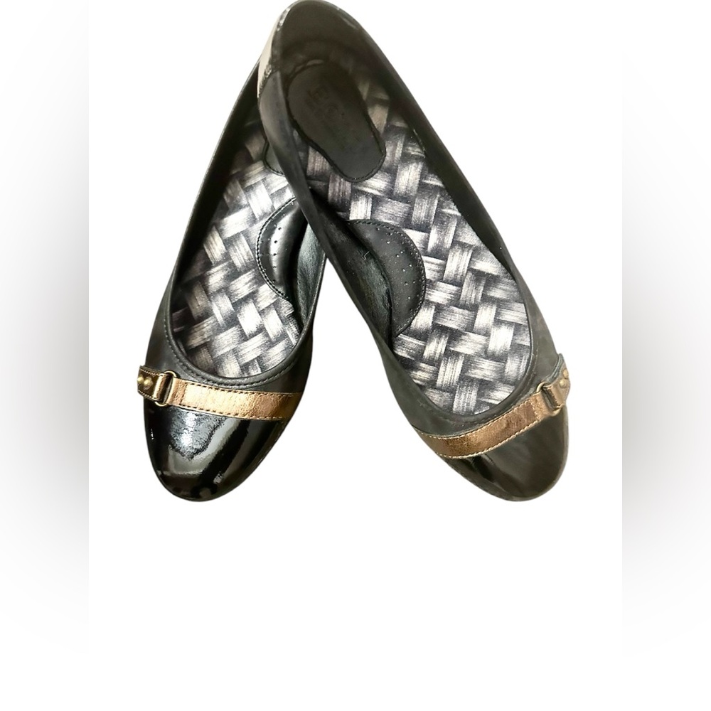 BORN women’s Elegant Black patent leather with gold buckle flats.